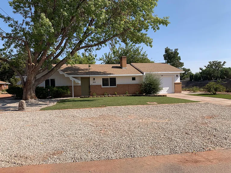 1414 Victors St — Photo 1