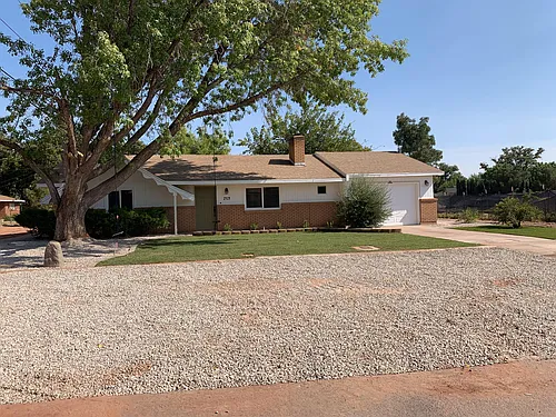 1414 Victors St Photo 1