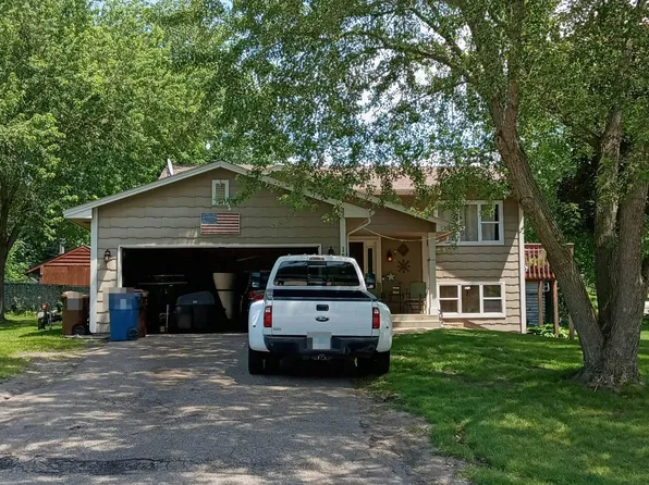 185 Meadow Dr, Loretto, MN 55357