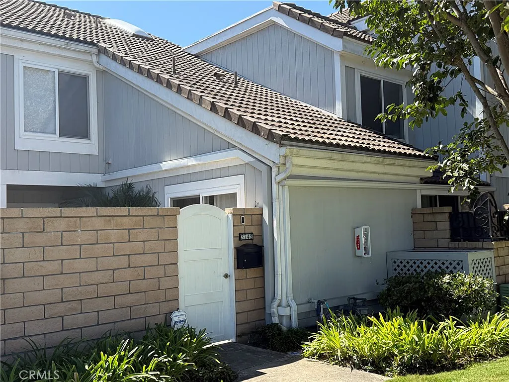 3 bed, 3.5 bath, 1890 sqft, $5,995 — Photo 4