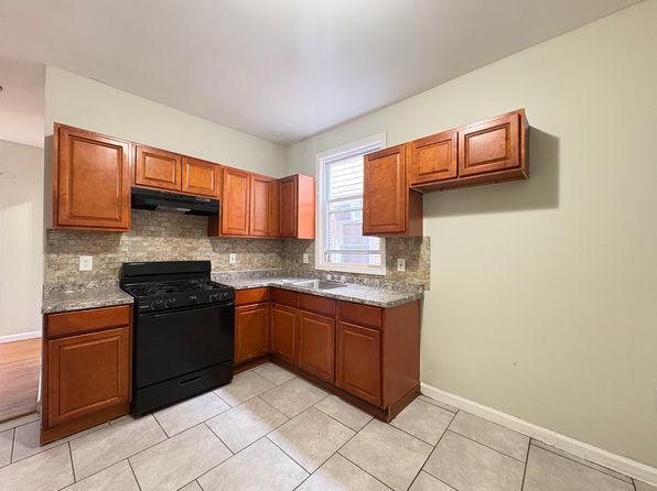 386 Badger Ave APT 3