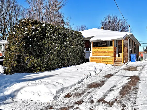 701 Sunnypoint Dr, Newmarket, ON L3Y 2Z7