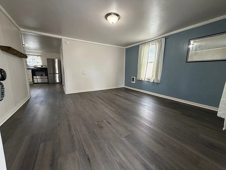 785 Park Hill Ln — Photo 2