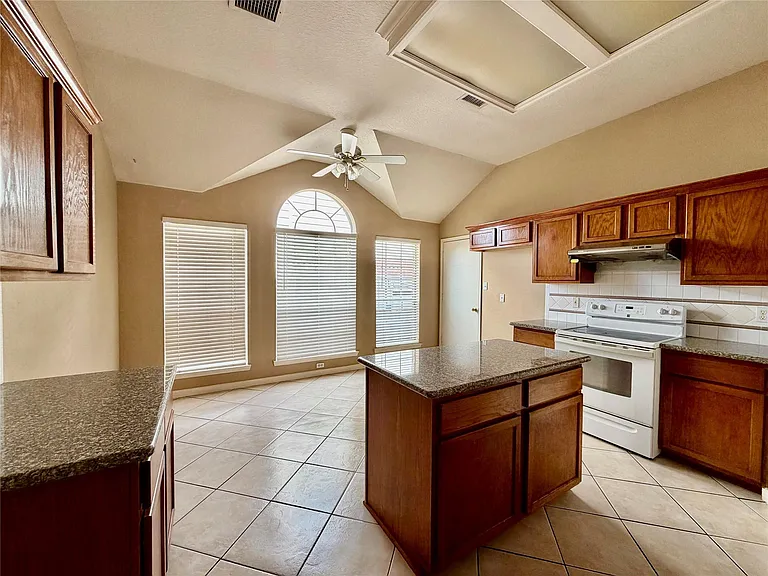 21306 Walden Grove Ln — Photo 12
