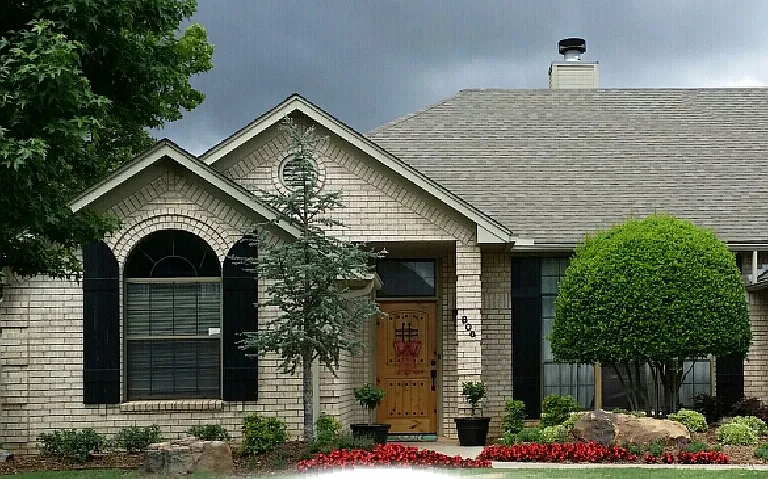 806 NW Seaton Pl — Photo 1
