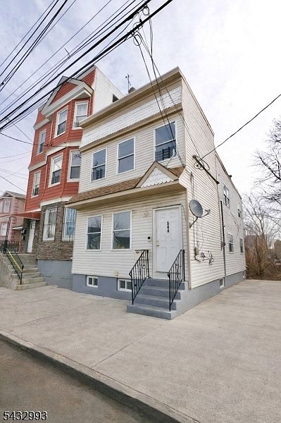 1st image of 544 S 11Th St