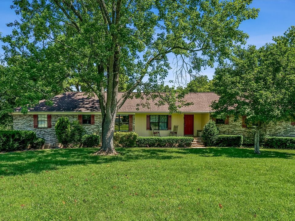 1st image of 305 Tanglewood Dr
