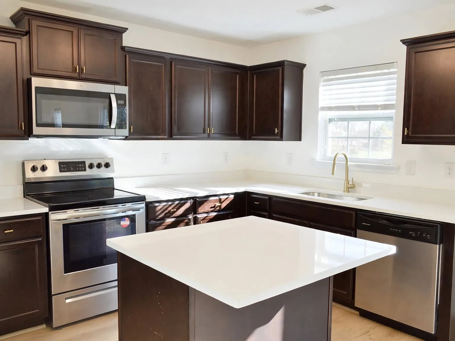 3 bed, 1797 sqft, $2,200 — Photo 3