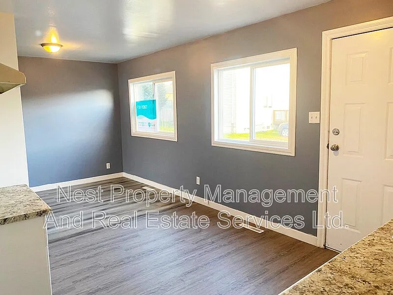 3 bed, 1.0 bath, $1,950 — Photo 4