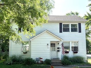 539 S 2nd St, West Dundee, IL 60118