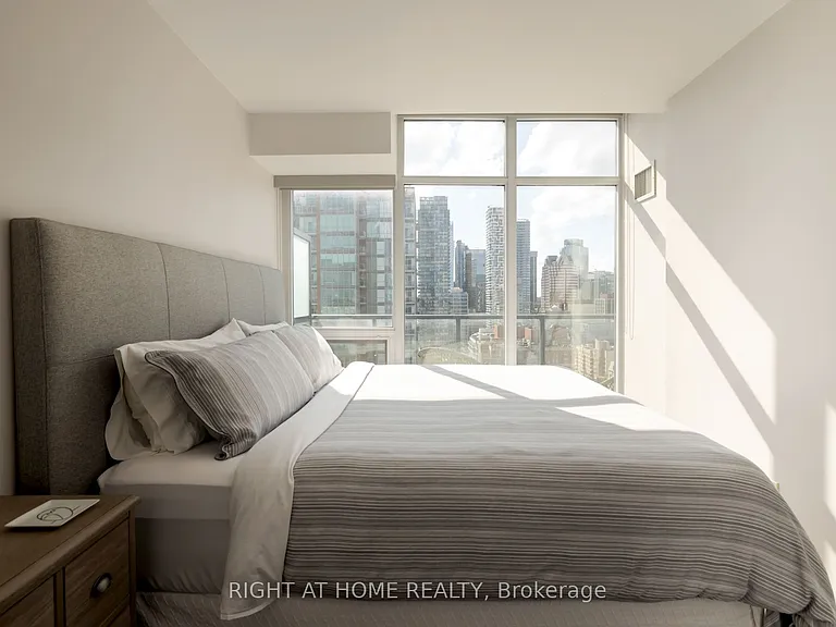 105 George St E #1912 — Photo 14
