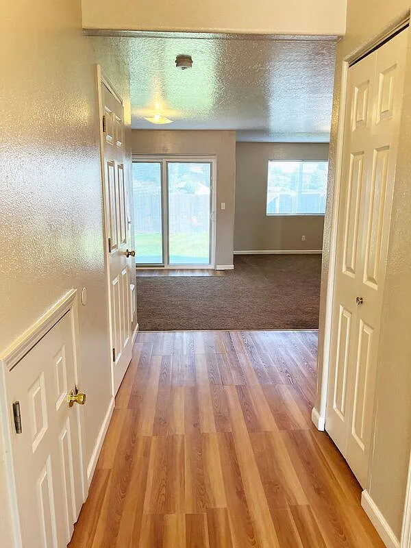3 bed, 1.5 bath, 1200 sqft, $2,095 — Photo 4