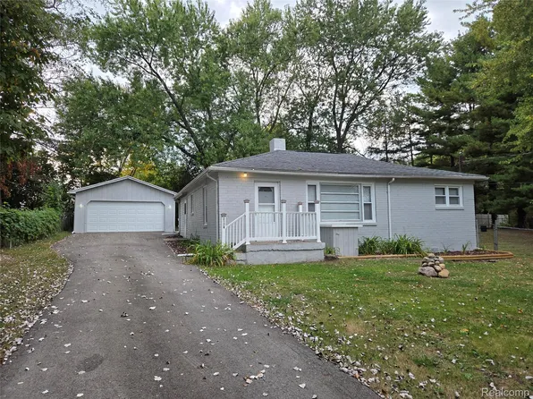 2176 Anoka St, Flint, MI 48532