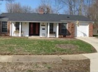 2580 Oakwook Manor Dr, Florissant, MO 63031