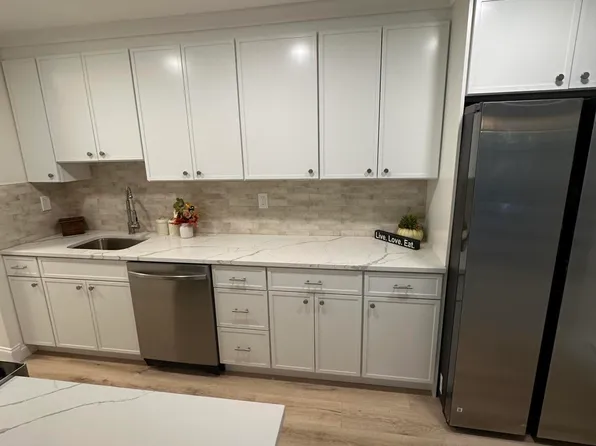 169 Amberly Dr Unit B, Manalapan, NJ 07726