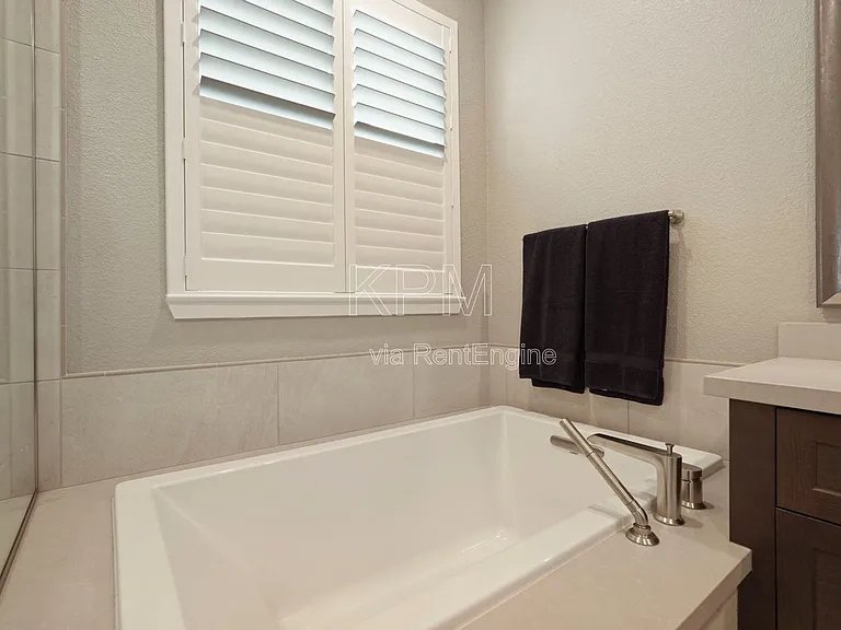 2933 Valencia St — Photo 32