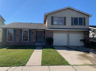 584 Oakwood Dr, Gretna, LA 70056