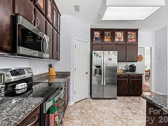 4th image of 5895 Heartwood Ct