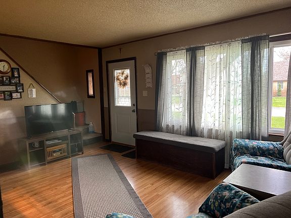 3rd image of 6812 Maple Ct