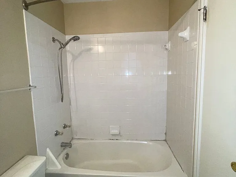 2400 Riddle Rd #B — Photo 39