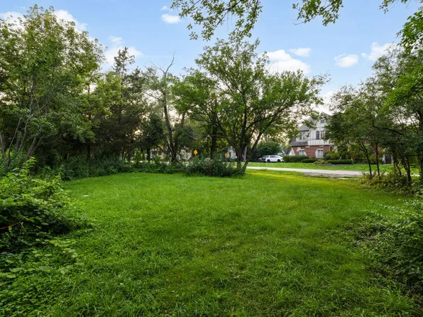 7707 Virginia Ct, Willowbrook, IL 60527