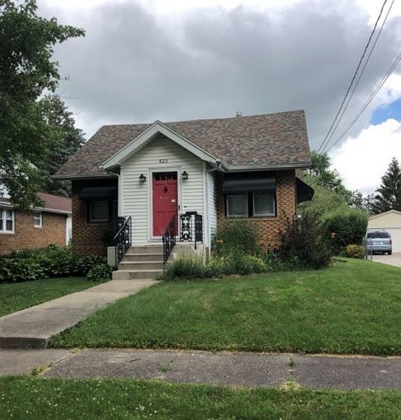 1st image of 825 Brown Ave