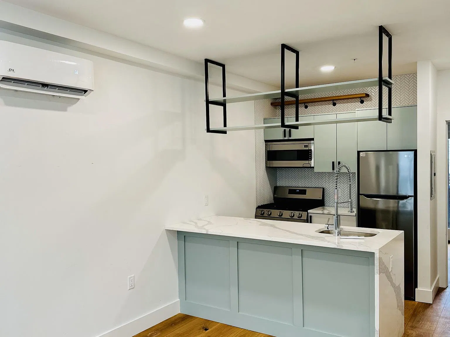 1 bed, 700 sqft, $3,100 — Photo 2