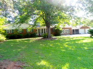 205 Cedar Ln, Washington, NC 27889