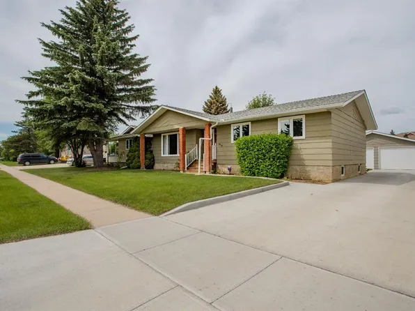 5318 S 39th St, Lloydminster, AB T9V 1P6