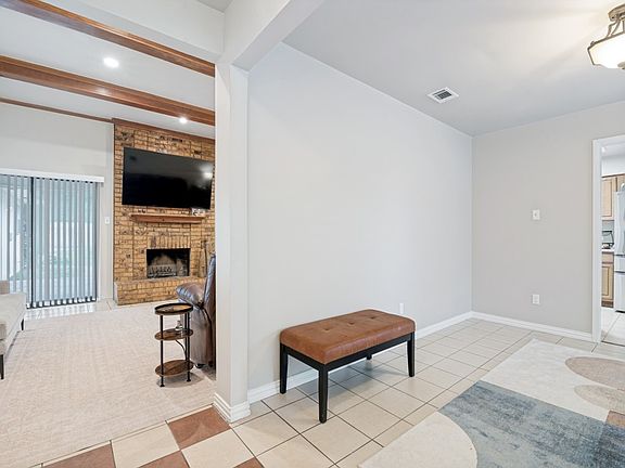 5th image of 2111 Meredith Ln
