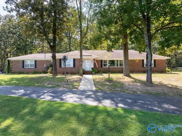 206 Pine St, New Hope, AL 35760