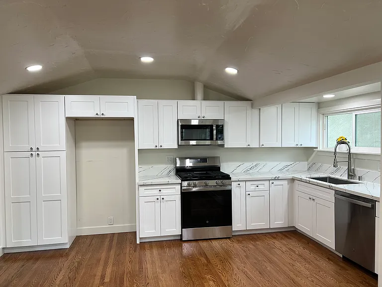 New Kitchen Cabs and Appliances