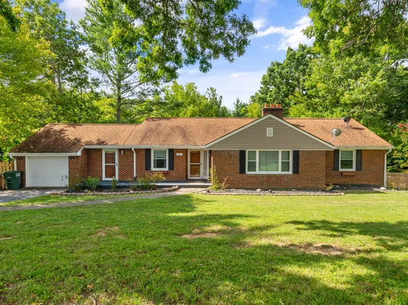 90 Upland Dr, Salem, VA 24153
