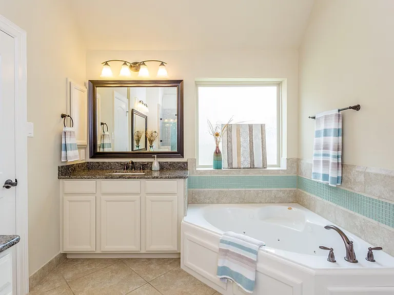 6122 Garden Lakes Ln — Photo 14