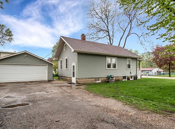 4th image of 599 Parker Ave