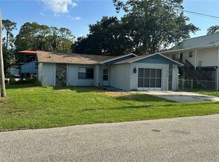 6138 Island Dr, Weeki Wachee, FL 34607