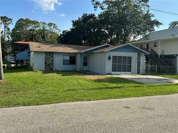 6138 Island Dr, Weeki Wachee, FL 34607