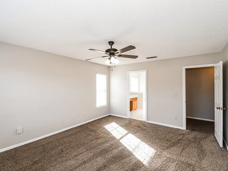 413 Cottage Cove Ct — Photo 9
