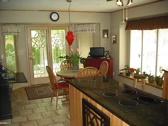3rd image of 48932 Golden Oaks Ln