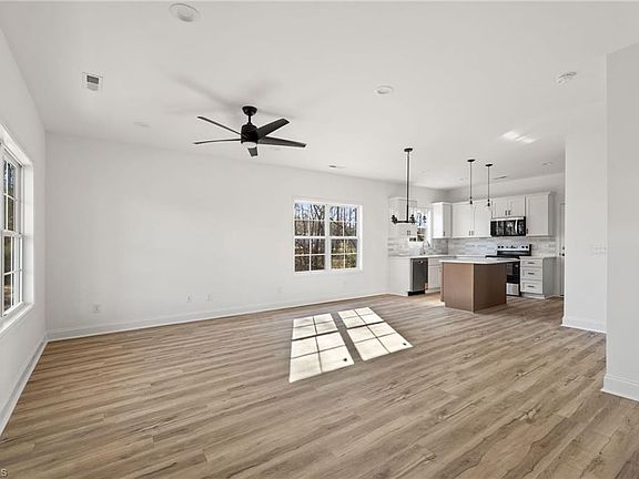 3rd image of 4587 Erin St