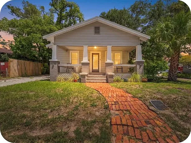 2 bed, 1.0 bath, 1443 sqft, $5,200 — Photo 1
