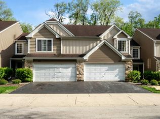 207 Locksley Dr, Streamwood, IL 60107