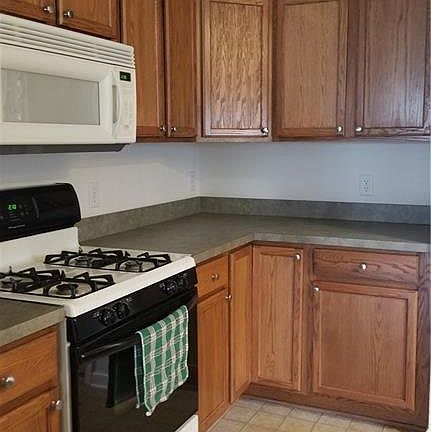 5th image of 19 Danbury Ct