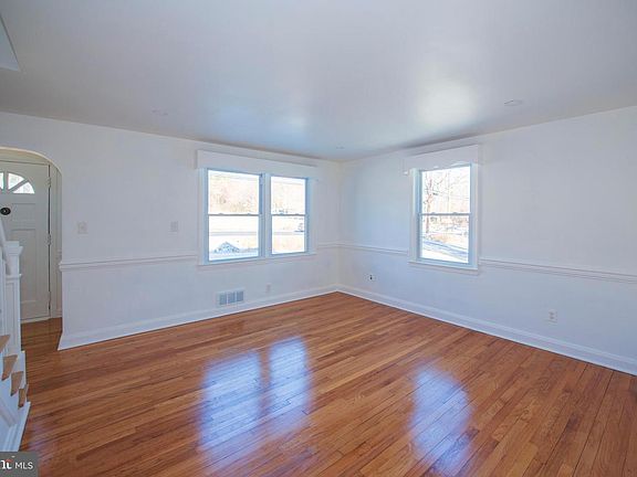 3rd image of 10909 Philadelphia Rd