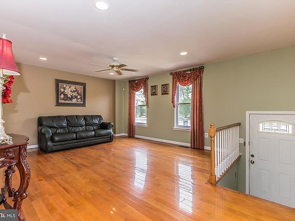 3rd image of 8000 Lindbergh Blvd