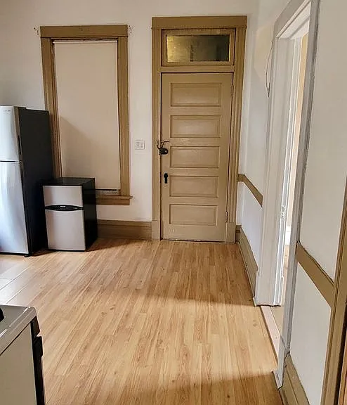 2155 N Kilbourn Ave — Photo 5