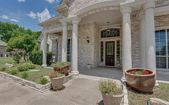 3rd image of 1931 Saint Andrews Dr