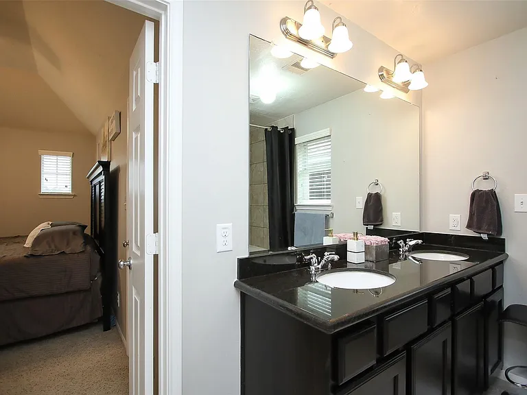 8517 Sunset Loch Dr — Photo 16