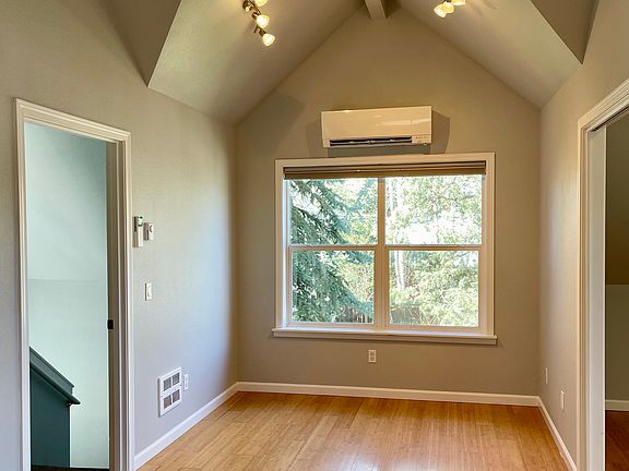 3rd image of 557 SW Hillwood Ct Unit 2