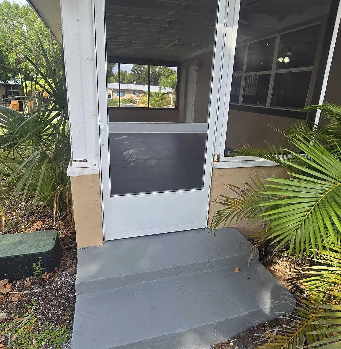 3 bed, 1.0 bath, 912 sqft, $1,800 — Photo 2